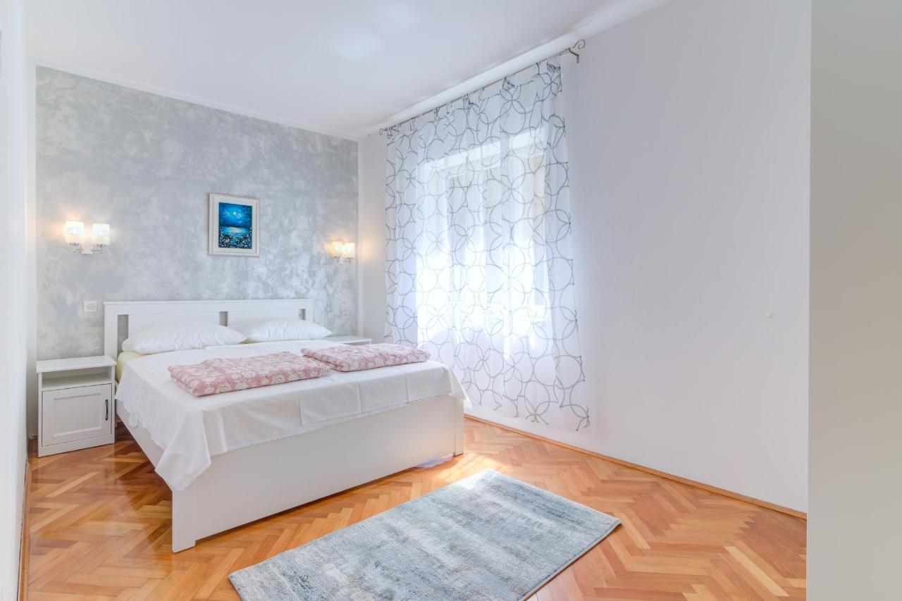 Apartments By The Beach Adela Senj Сен Екстериор снимка