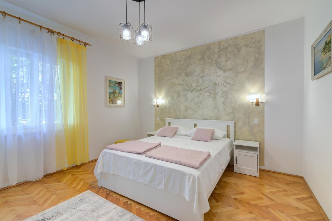 Apartments By The Beach Adela Senj Сен Екстериор снимка