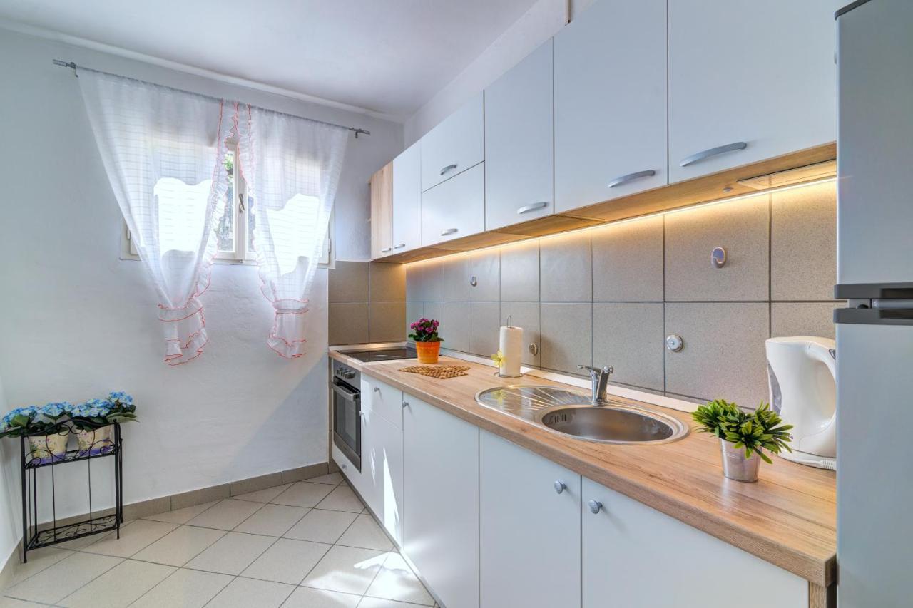 Apartments By The Beach Adela Senj Сен Екстериор снимка
