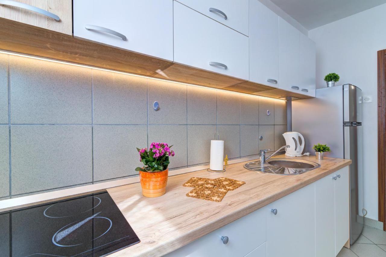 Apartments By The Beach Adela Senj Сен Екстериор снимка