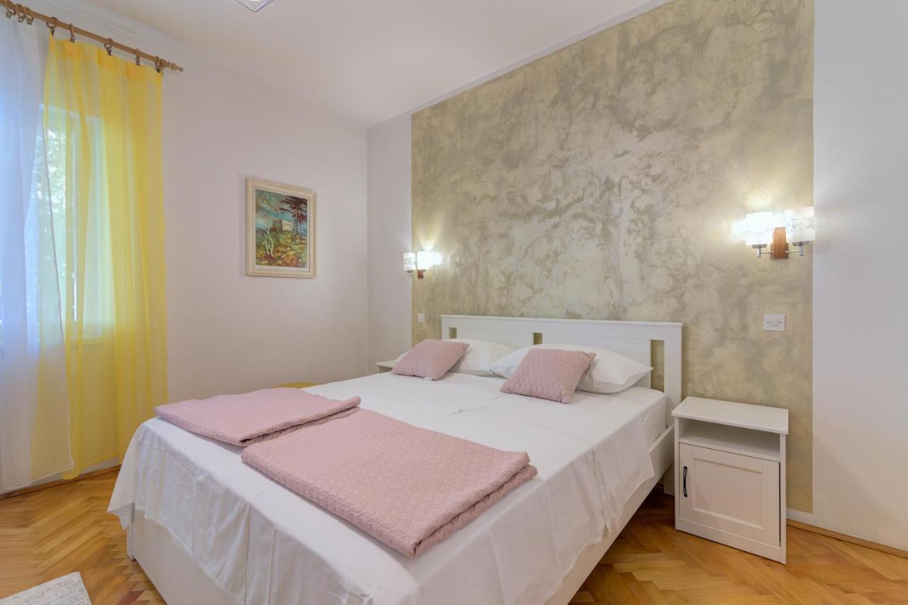 Apartments By The Beach Adela Senj Сен Екстериор снимка