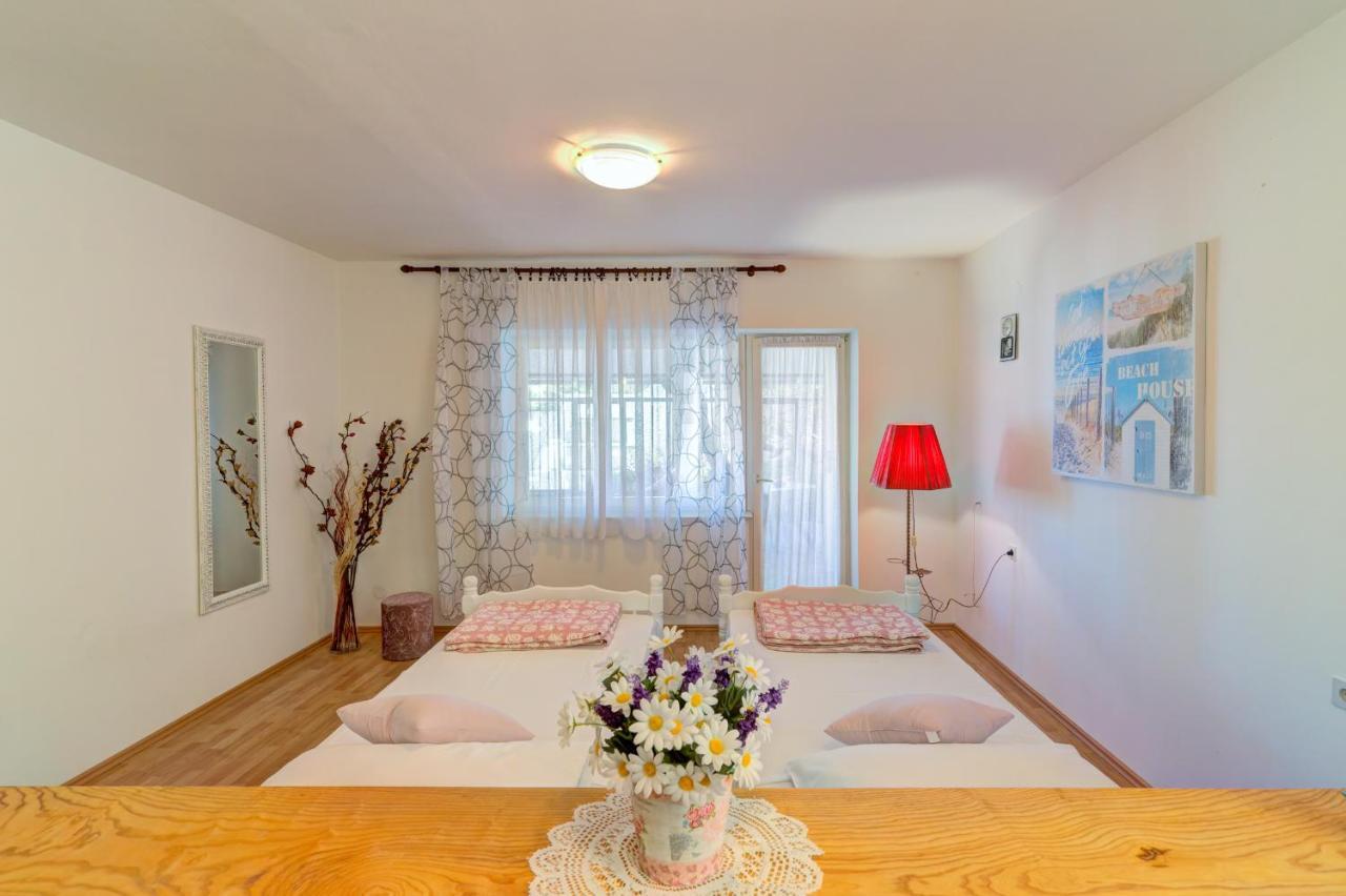 Apartments By The Beach Adela Senj Сен Екстериор снимка