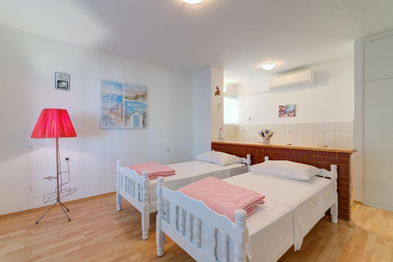 Apartments By The Beach Adela Senj Сен Екстериор снимка