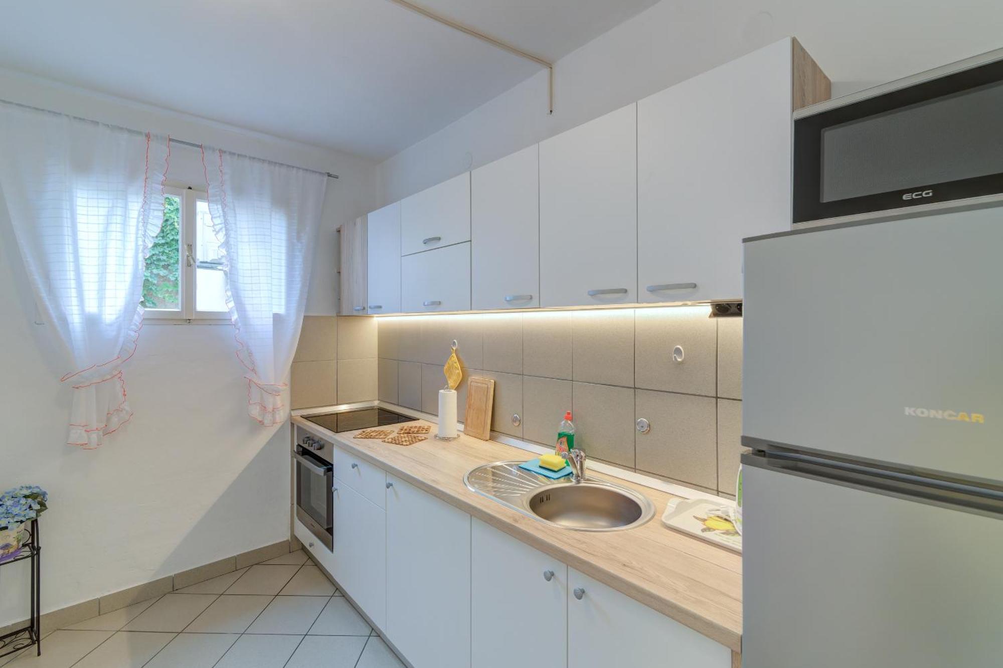 Apartments By The Beach Adela Senj Сен Екстериор снимка